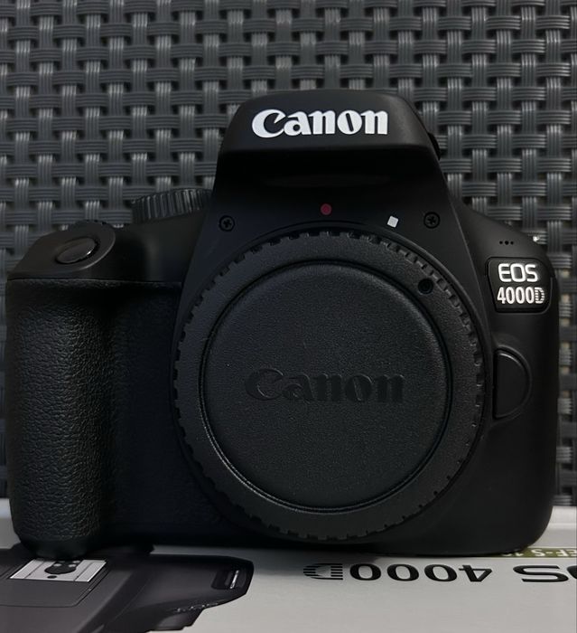 Фотоапарат Canon 4000D