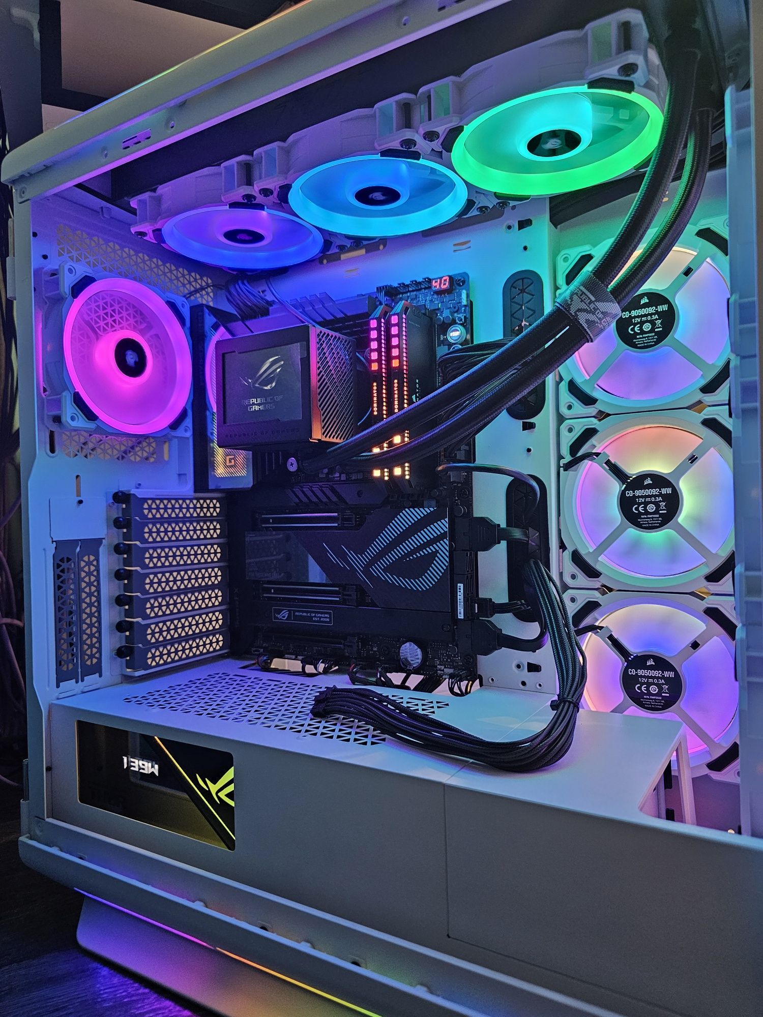 Komputer i7 14700K 32GB RAM DDR5 2TB SSD Thor 1200W Corsair 5000T