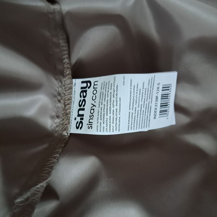 Lekkie płaszcz sportowy  r.S  nowy bez metki.