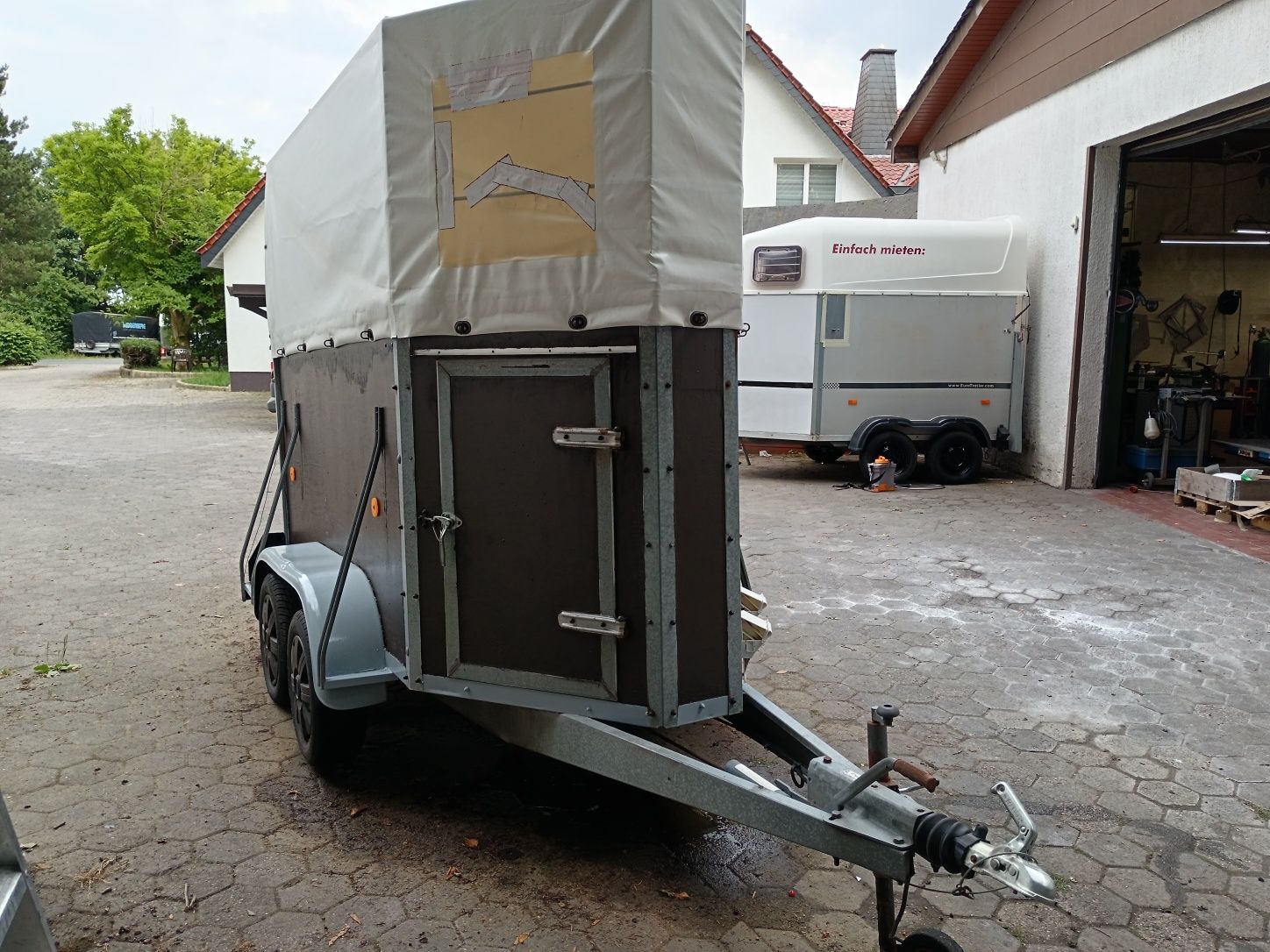 Sprzedam przyczepy do koni lub innych zwierząt na kat B Dmc 1200