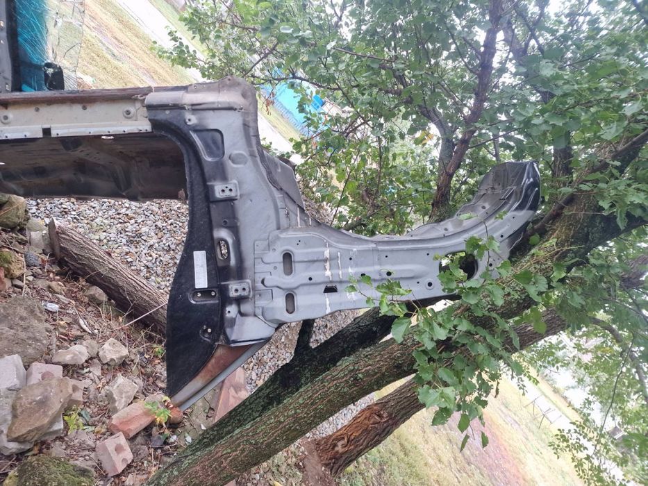 Продам передню ліву четверть кабіни Nissan Navara D40