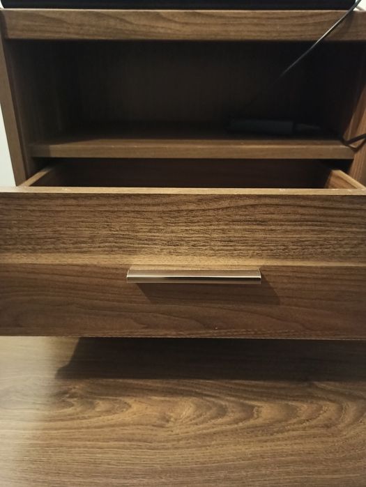 Szafka nocna z szufladą i półką