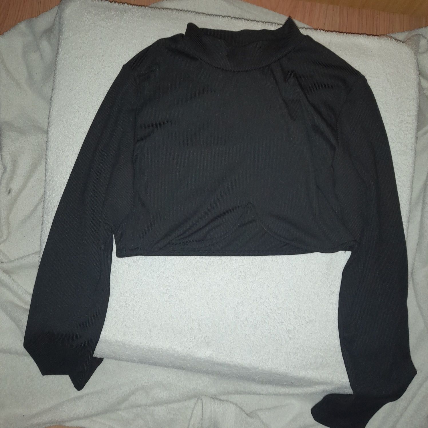 Top preto, curto
