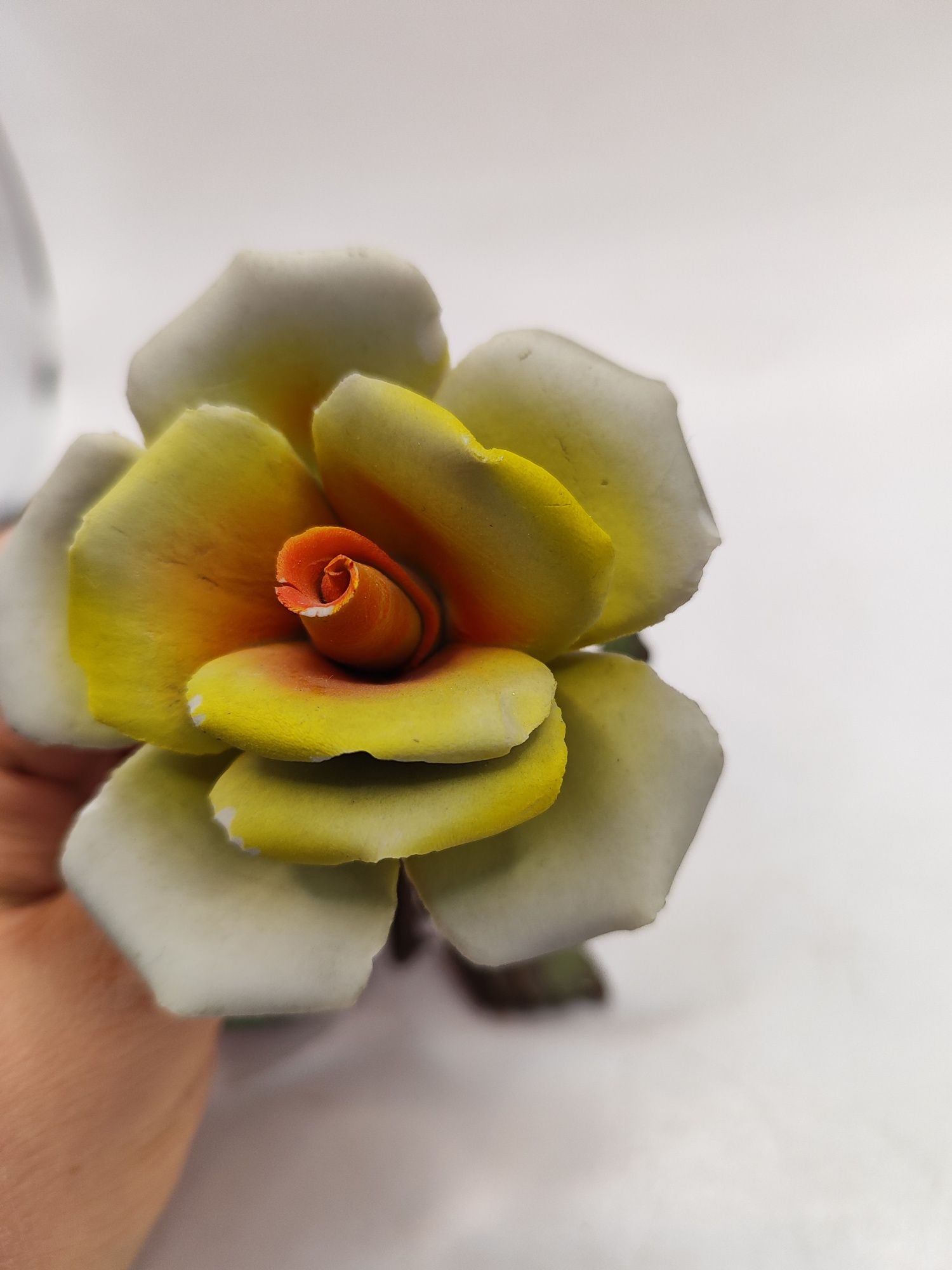 Róża kwiat Capodimonte metal porcelana piękna dekoracja