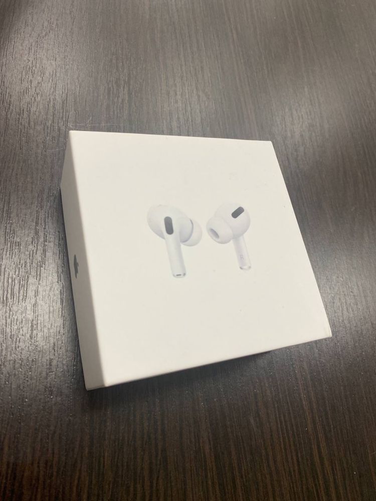 Гарнитура AirPods