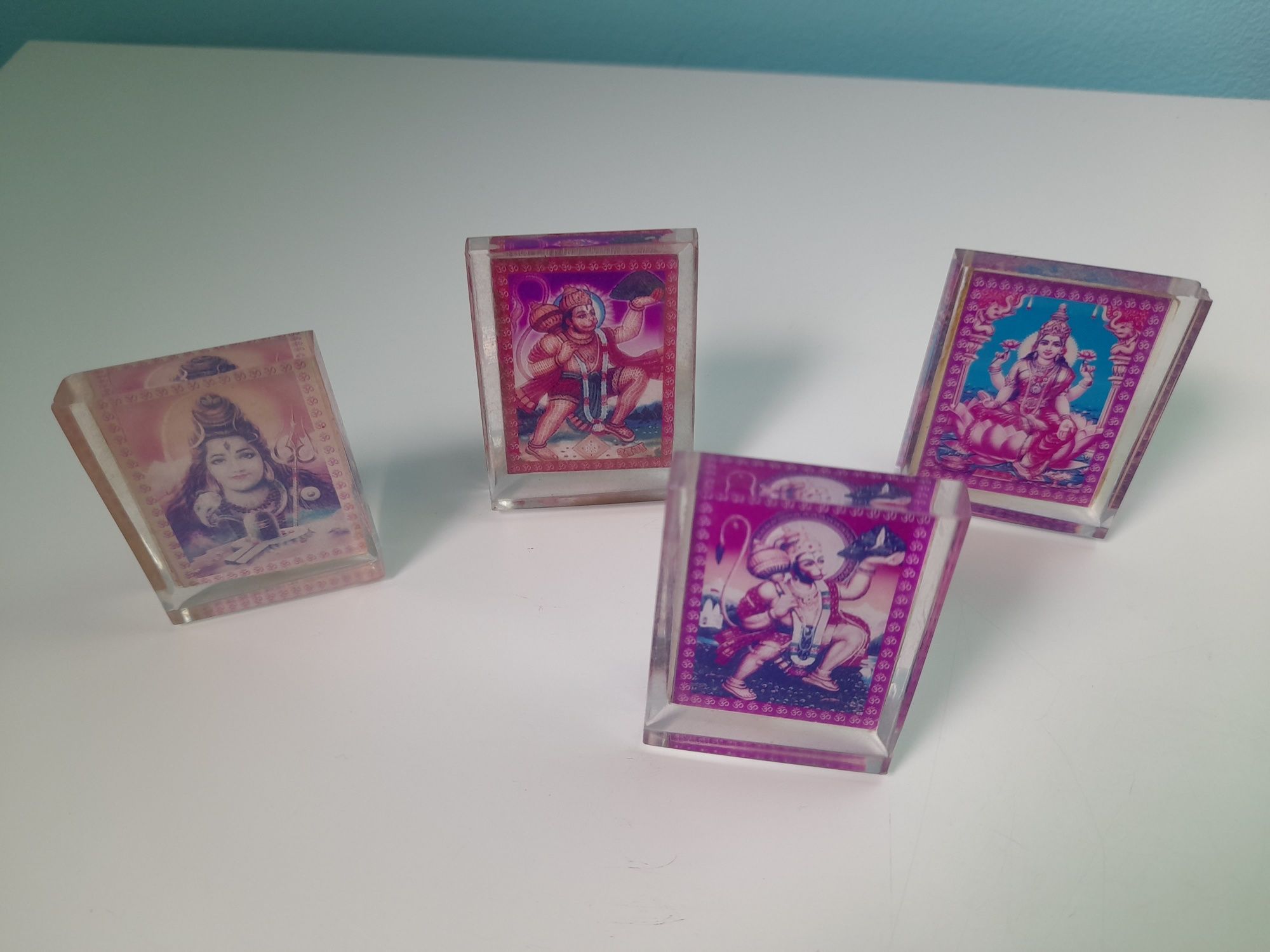 Molduras com deuses hindus