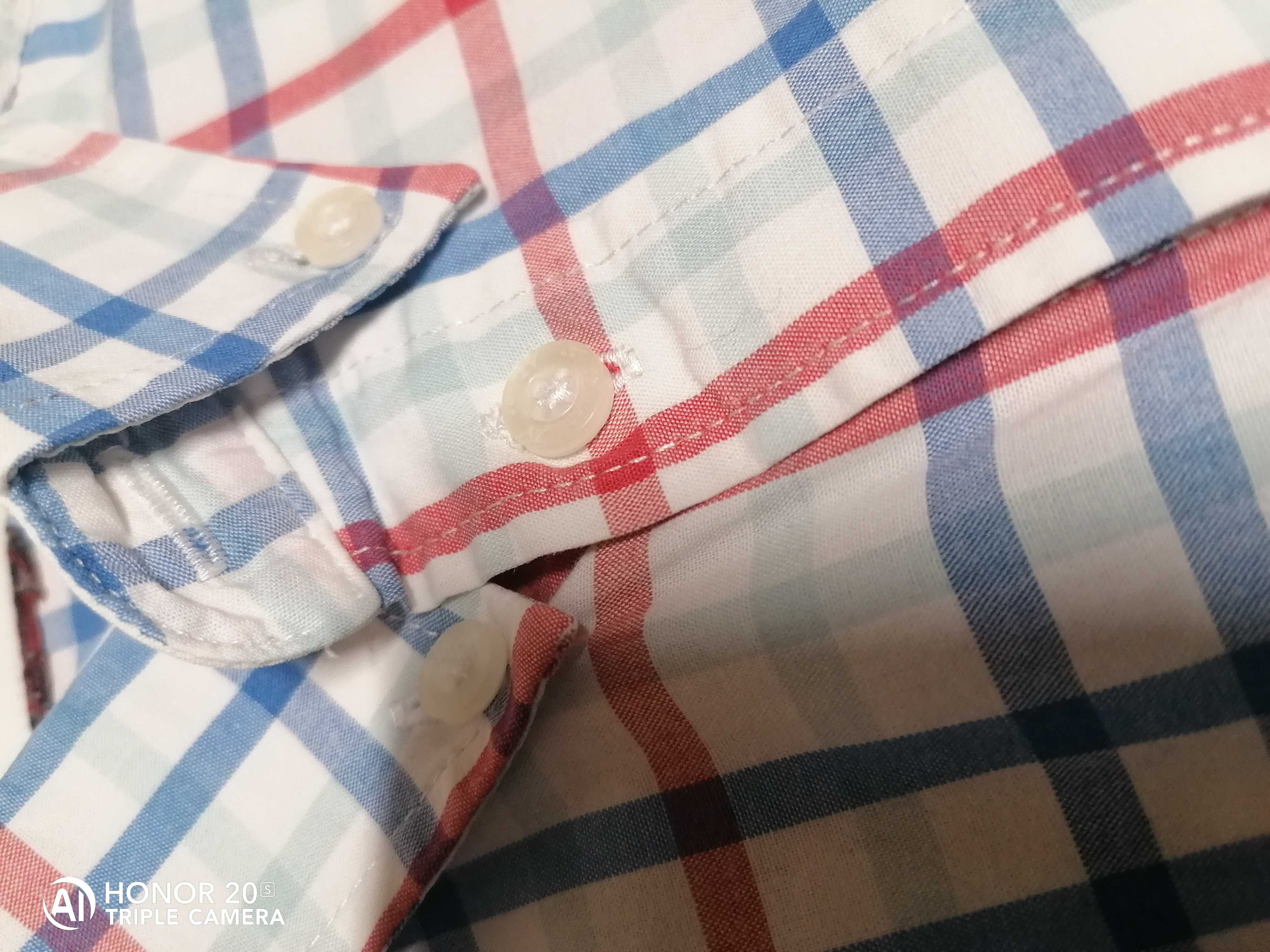 Conjunto de 4 camisas Benetton e Zara. Em óptimo estado.