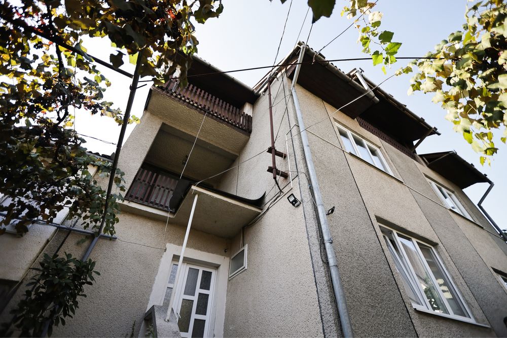 Продам будинок та діючий бізнес в центрі міста Хуст