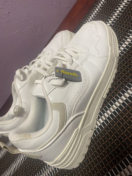 Кросівки в гарному стані