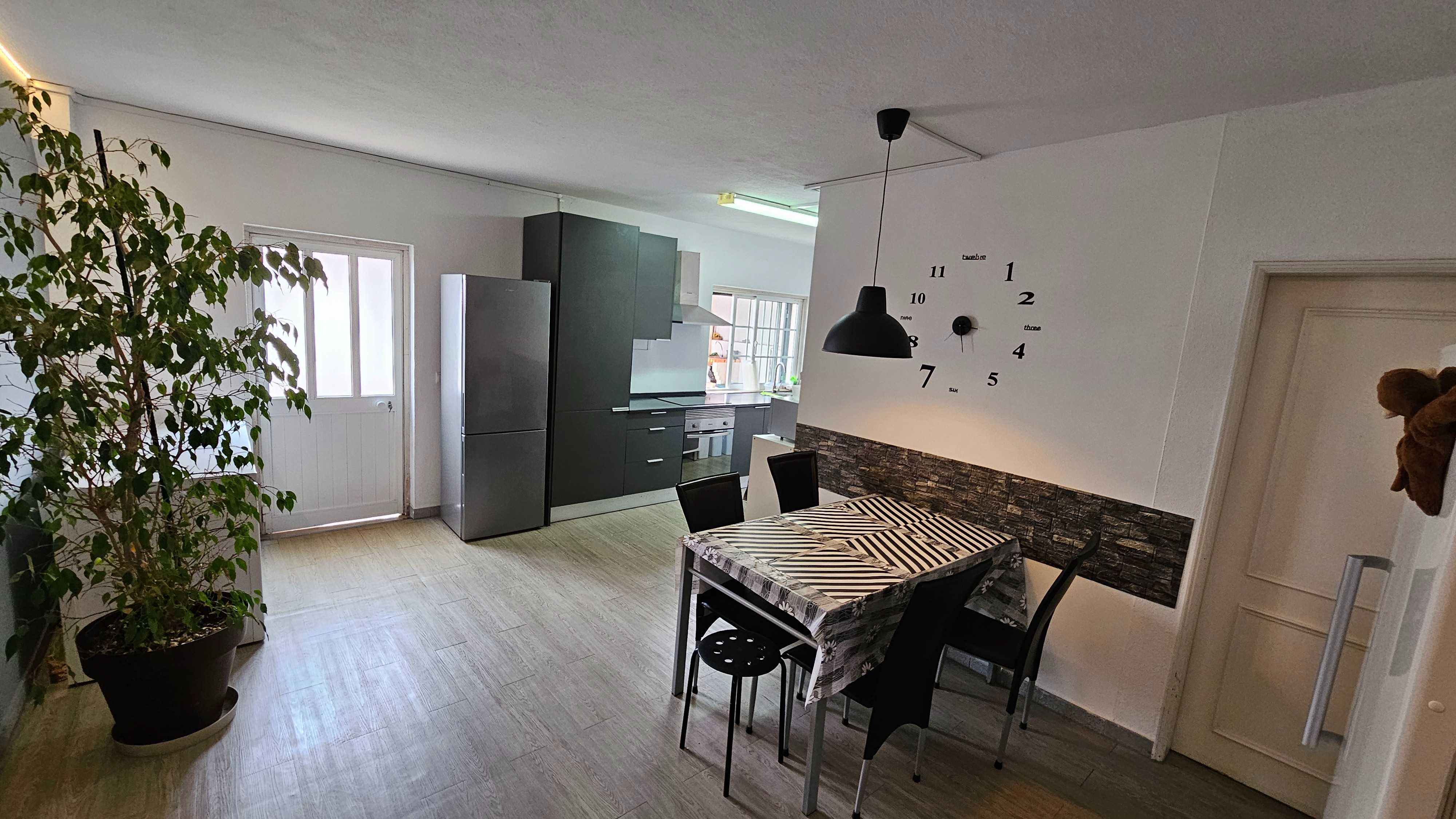 Alverca - Quarto Casal- Duplo com wc PRIVADO - Disponível de Imediato