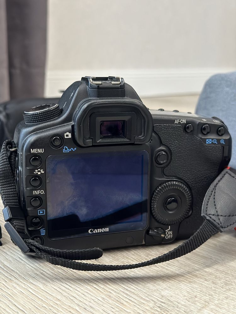 Продам Canon 5d Mark II Mark 2 + спалах + бонуси + Canon 50mm обʼєктив