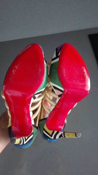 sandálias louboutin