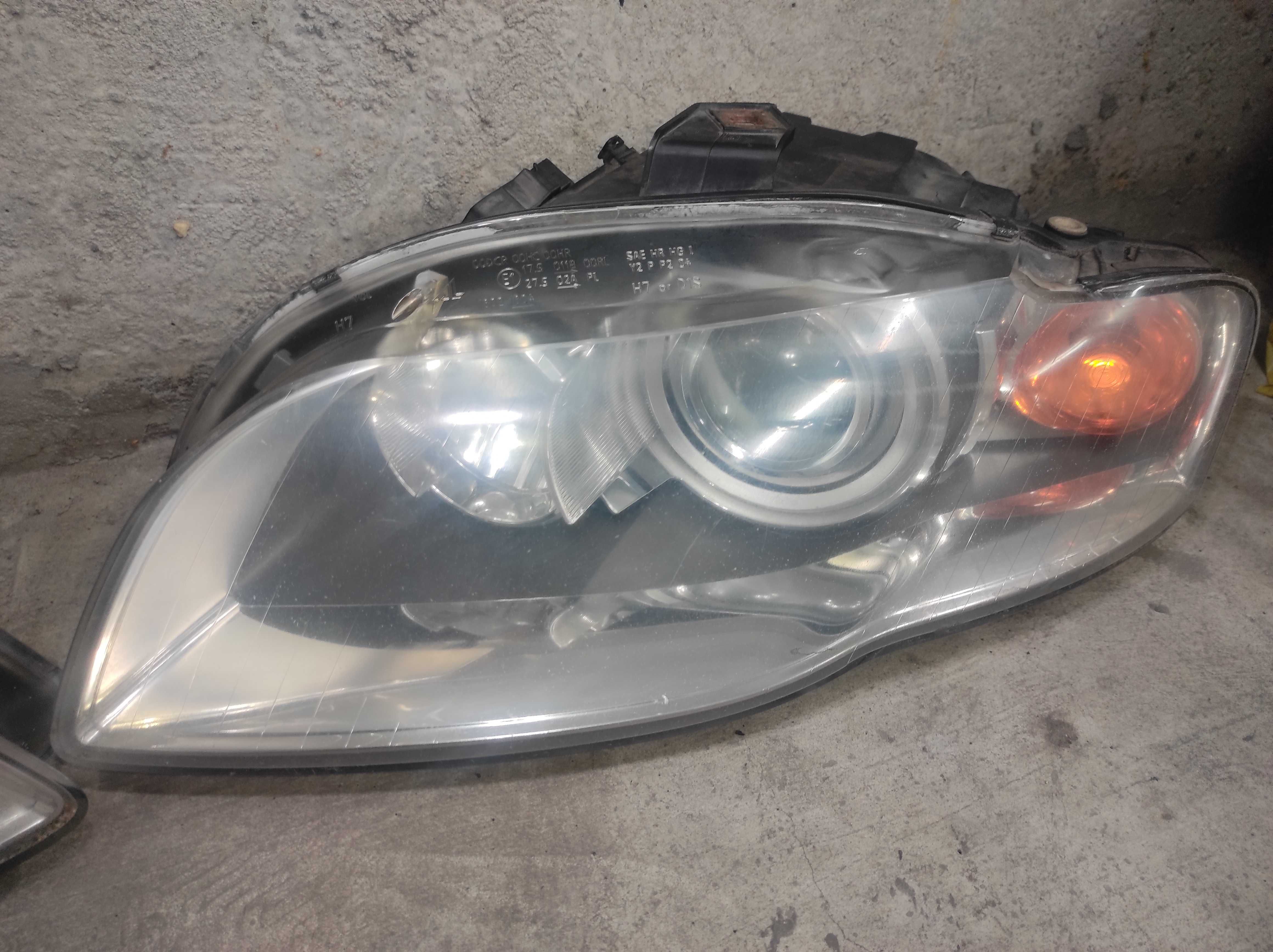 Audi a4 b7 Lampy Przód Xenon
