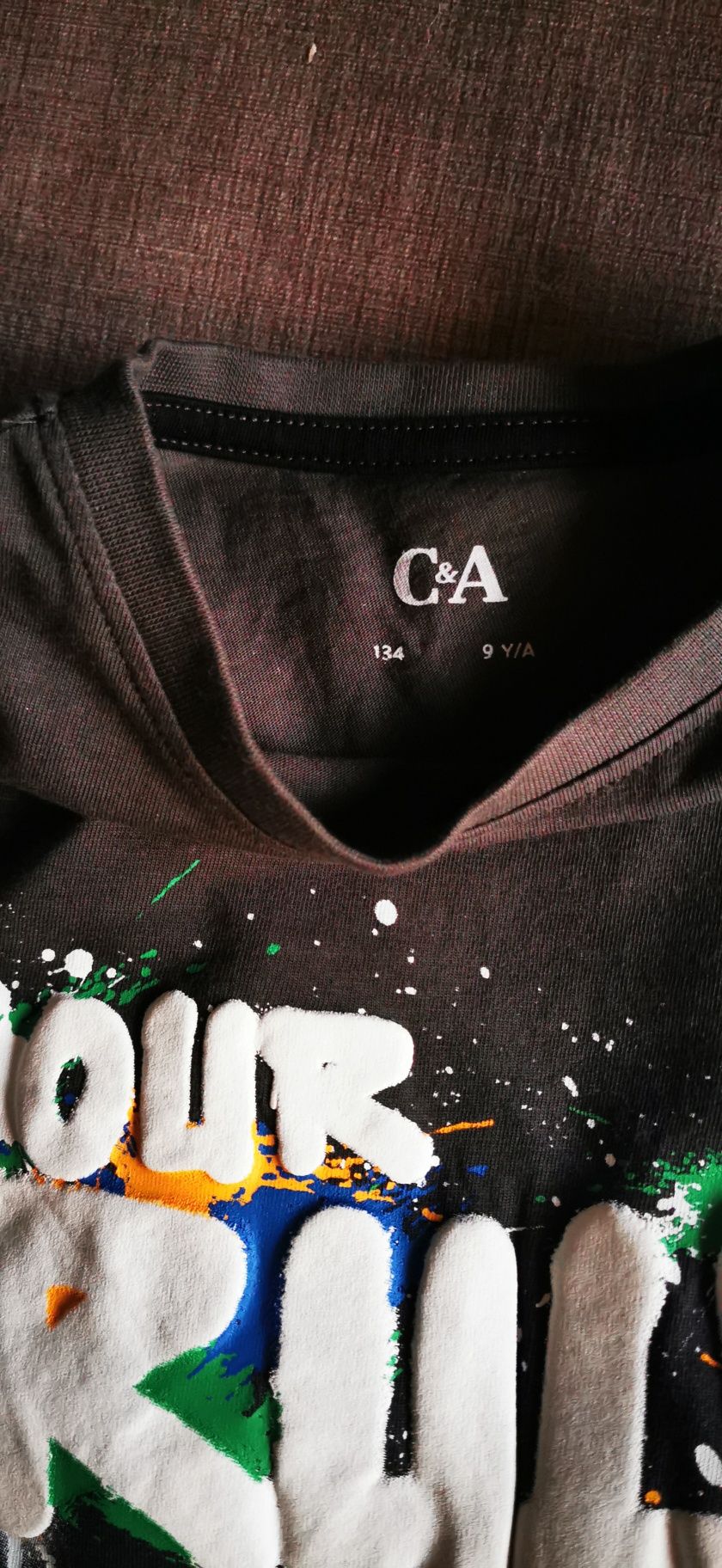 Conjunto de calça ganga preta e t-shirt