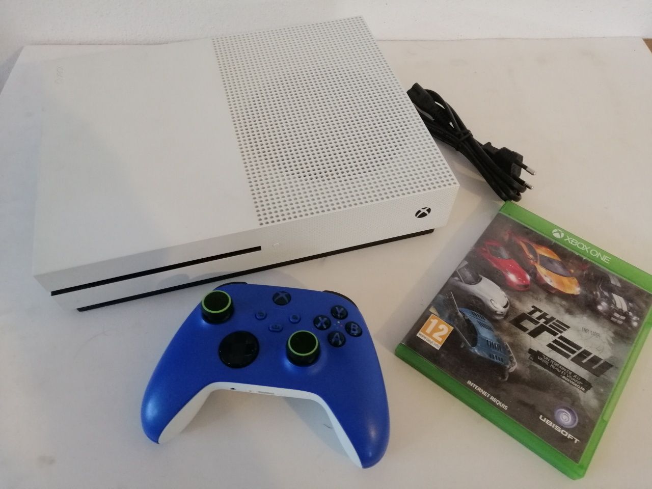 Xbox one s + The crew