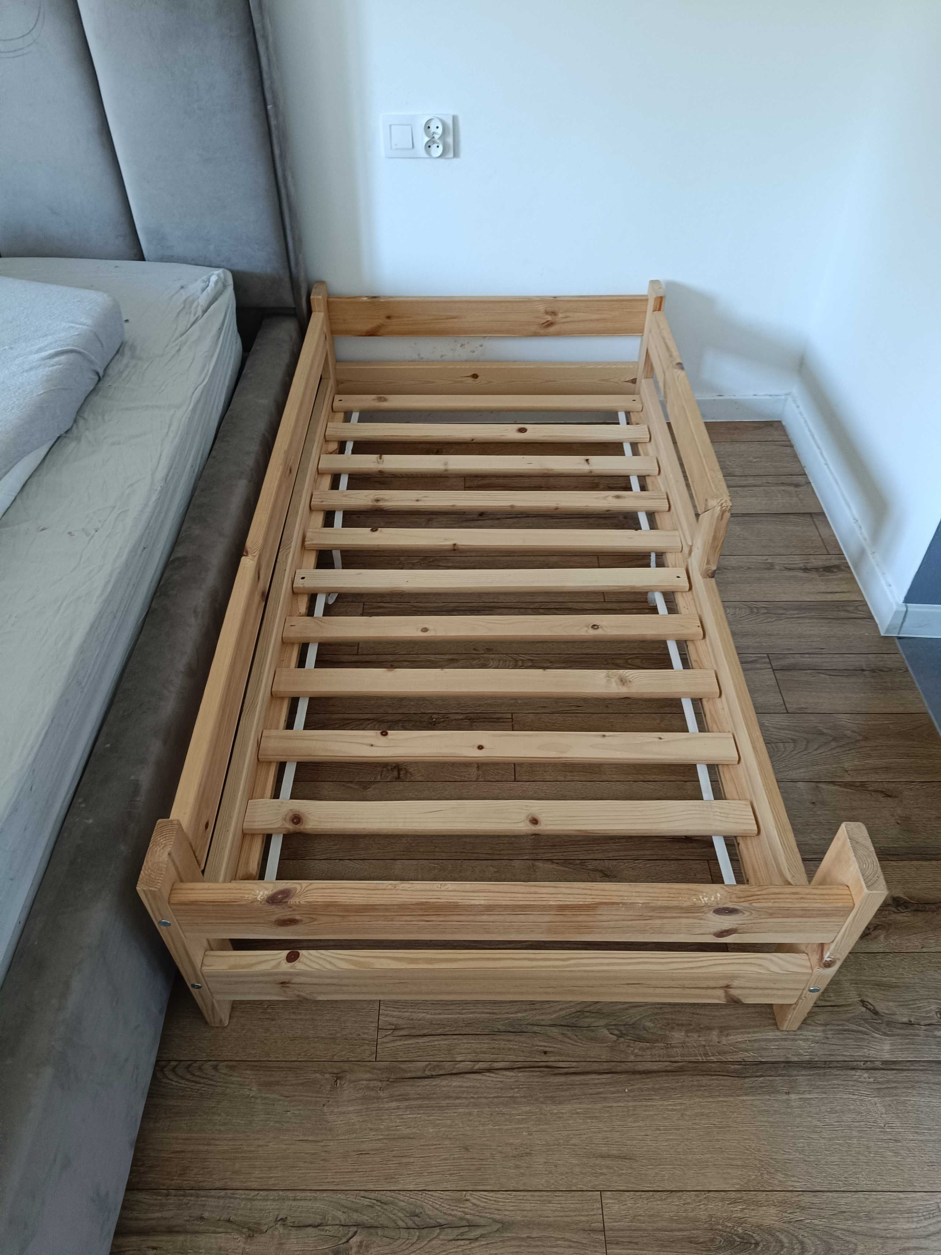Łóżeczko 160x80 z materacem