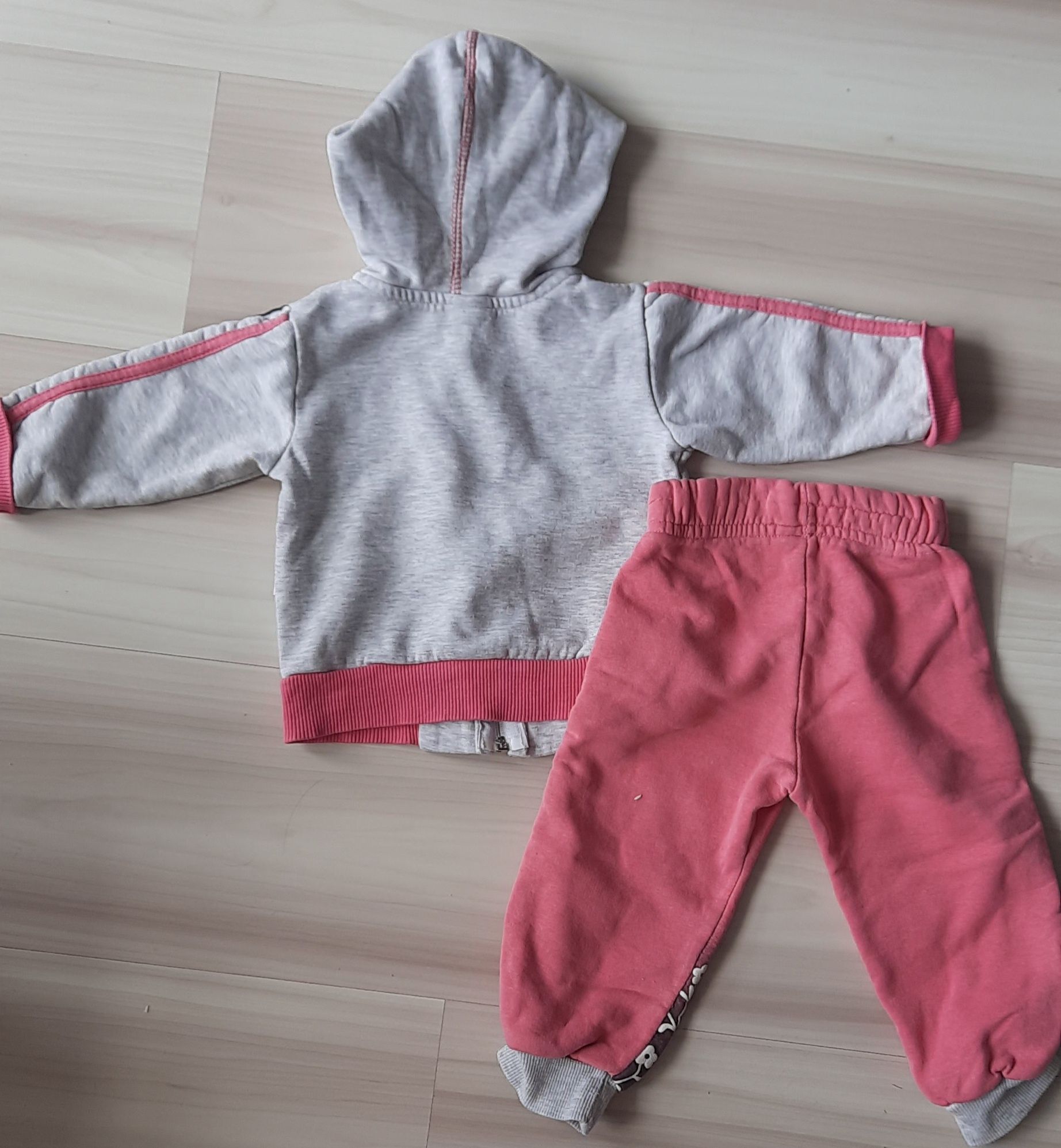 Komplet dresowy: Bluza zasuwana + spodnie r.80