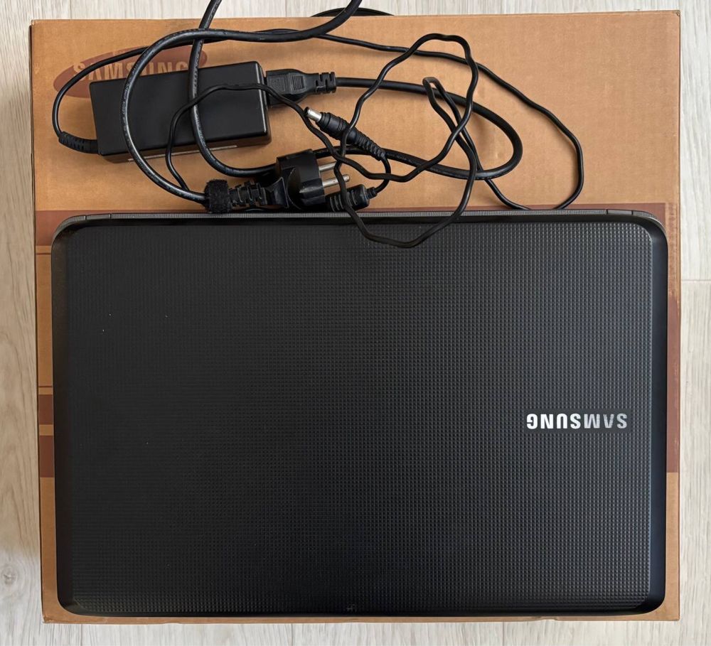 Ноутбук SAMSUNG R530