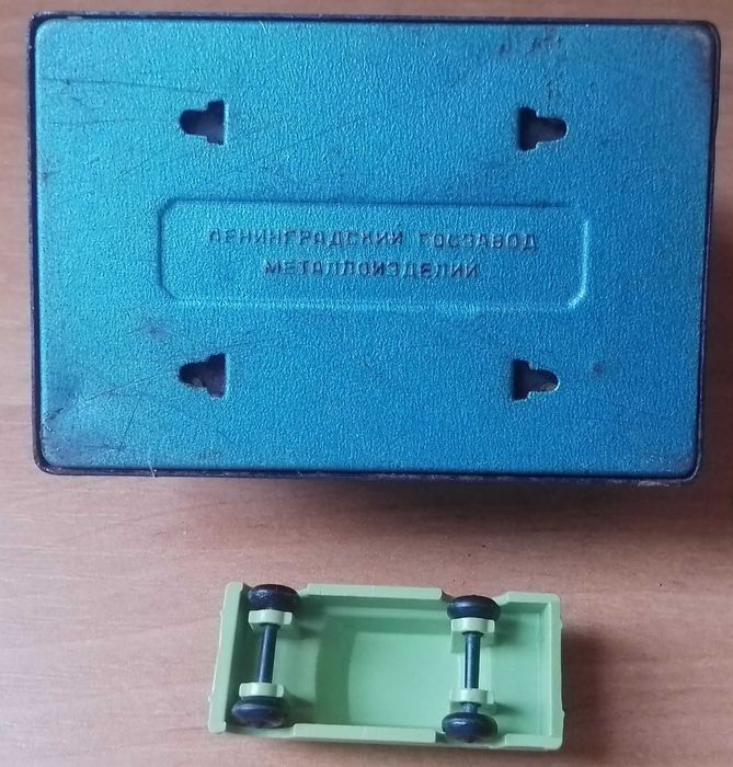 игрушка ссср гараж лмз