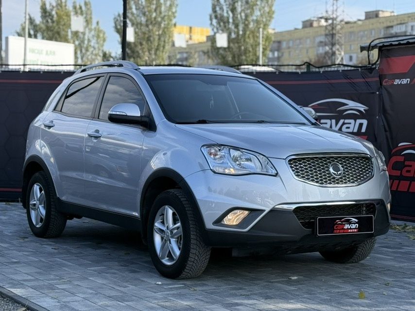 Продам SsangYong Korando 2.0i MT  2013