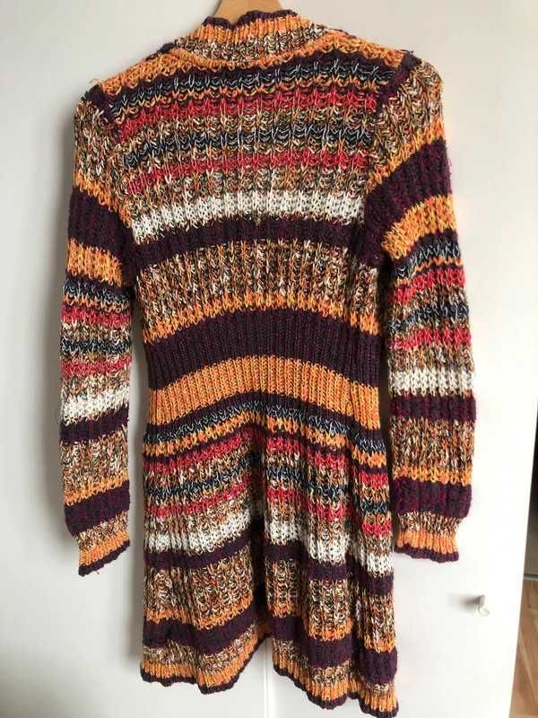 Bardzo fajny długi sweterek damski 36