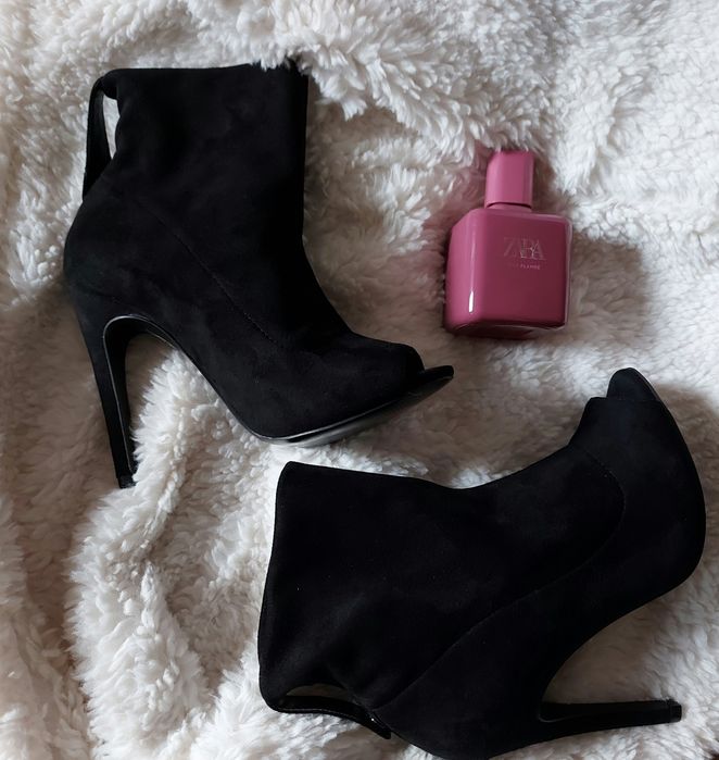 Чёрные ботильоны с открытым носком ботинки полусапоги Primadonna, р.35