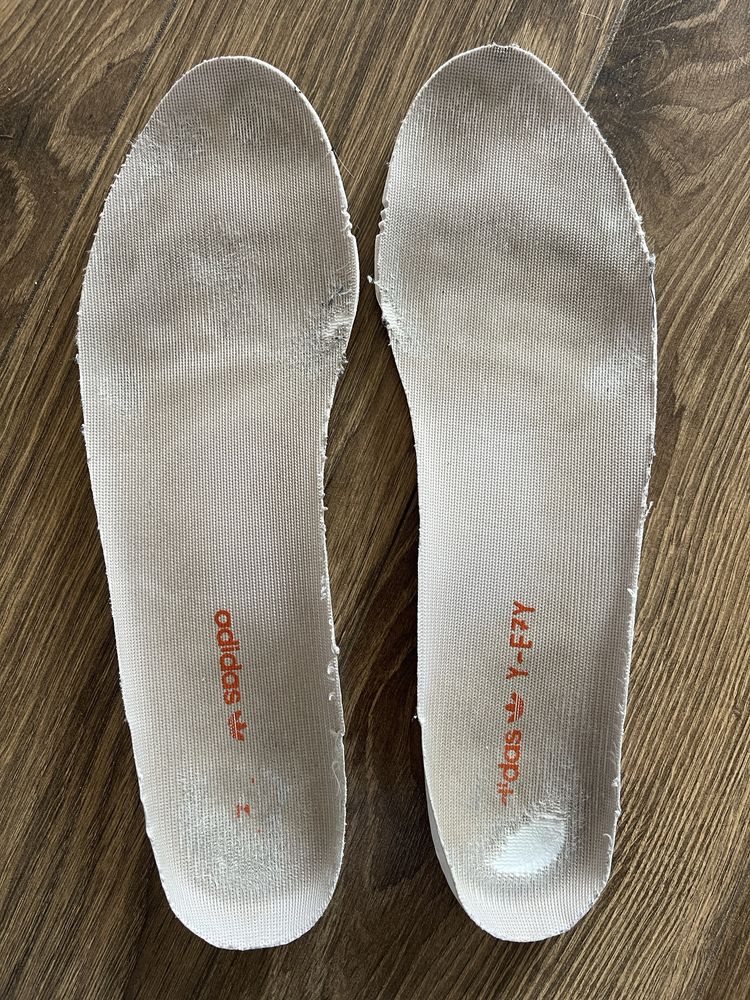 Yeezy 350v2 szare