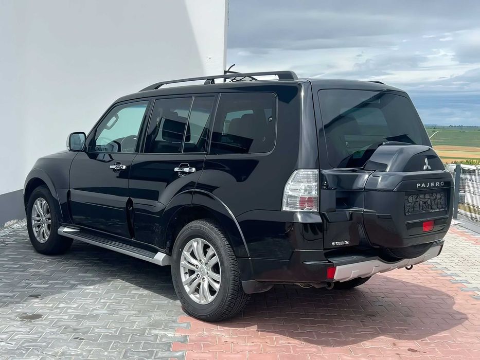 Mitsubishi Pajero      2017