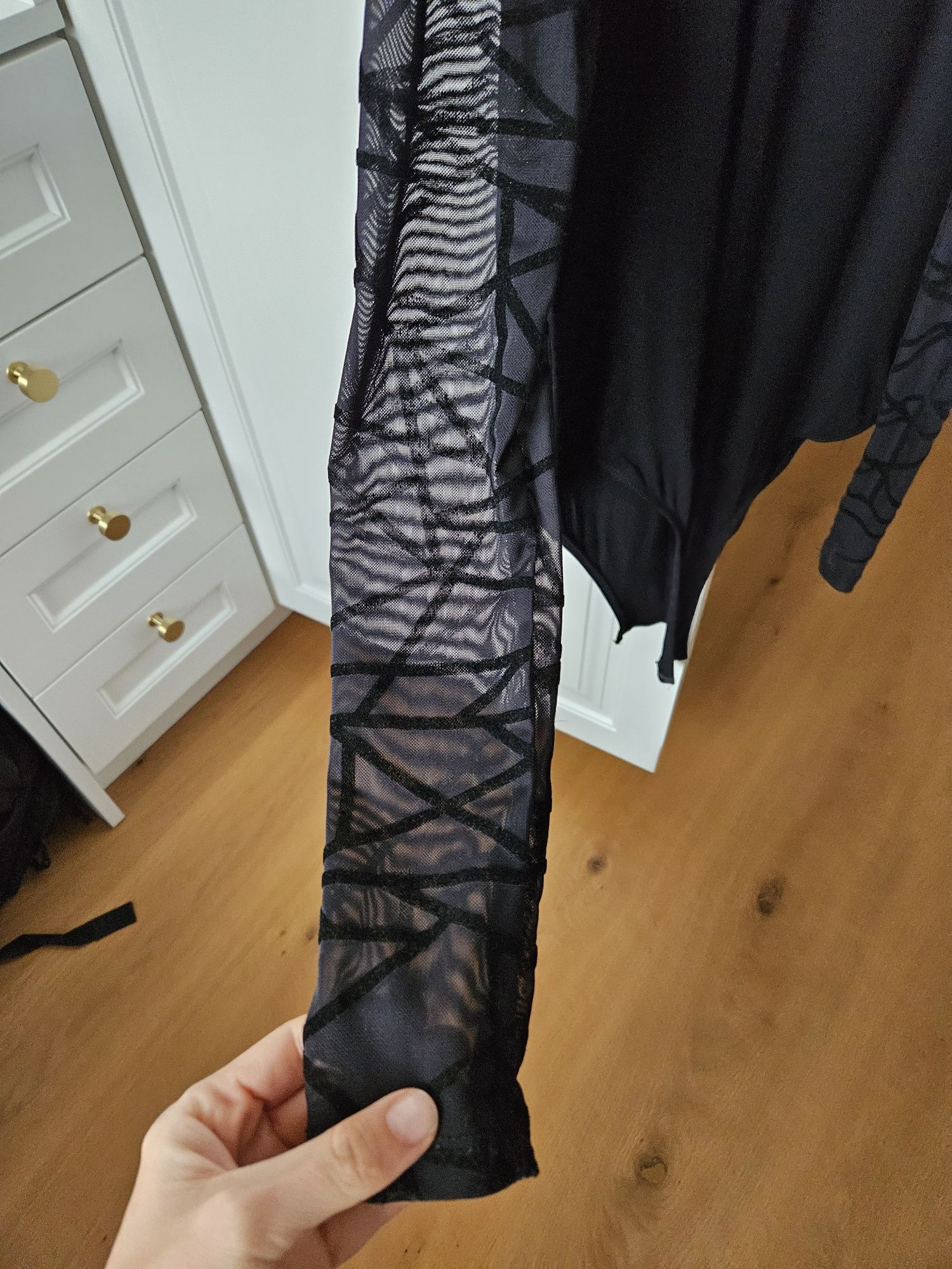 Body Shein S ozdobne rękawy