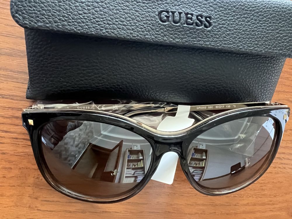 Сонцезахисні окуляри Guess