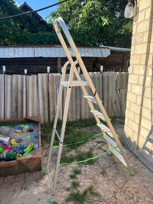 Драбина вільностояча 6 сходинок