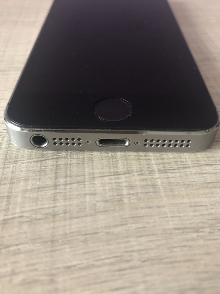 iPhone 5S w kolorze Space Gray + szkiełko ochronne