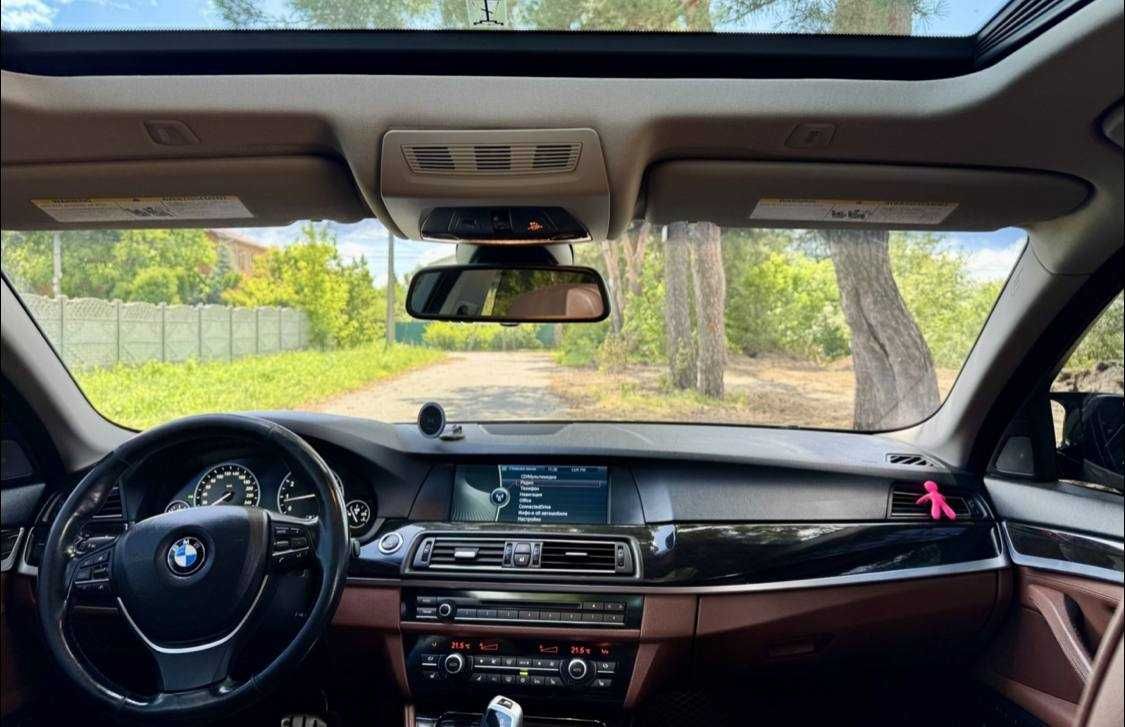 BMW 550i 2011 рік