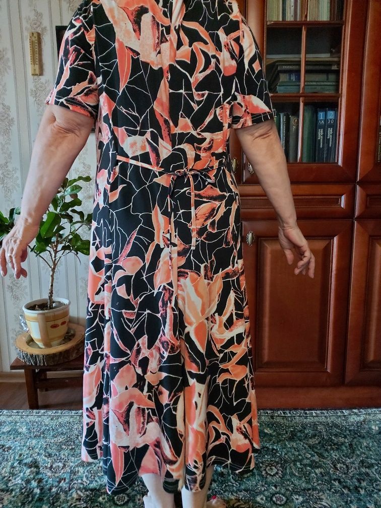 Платье стрейчевое 50-52р в новом состоянии с магазина Турция