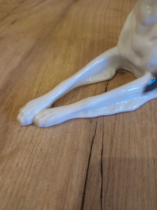 Rosenthal - piękna figurka charta proj. M Valentin , pies , porcelana