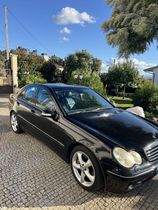 Mercedes C200 em excelente estado