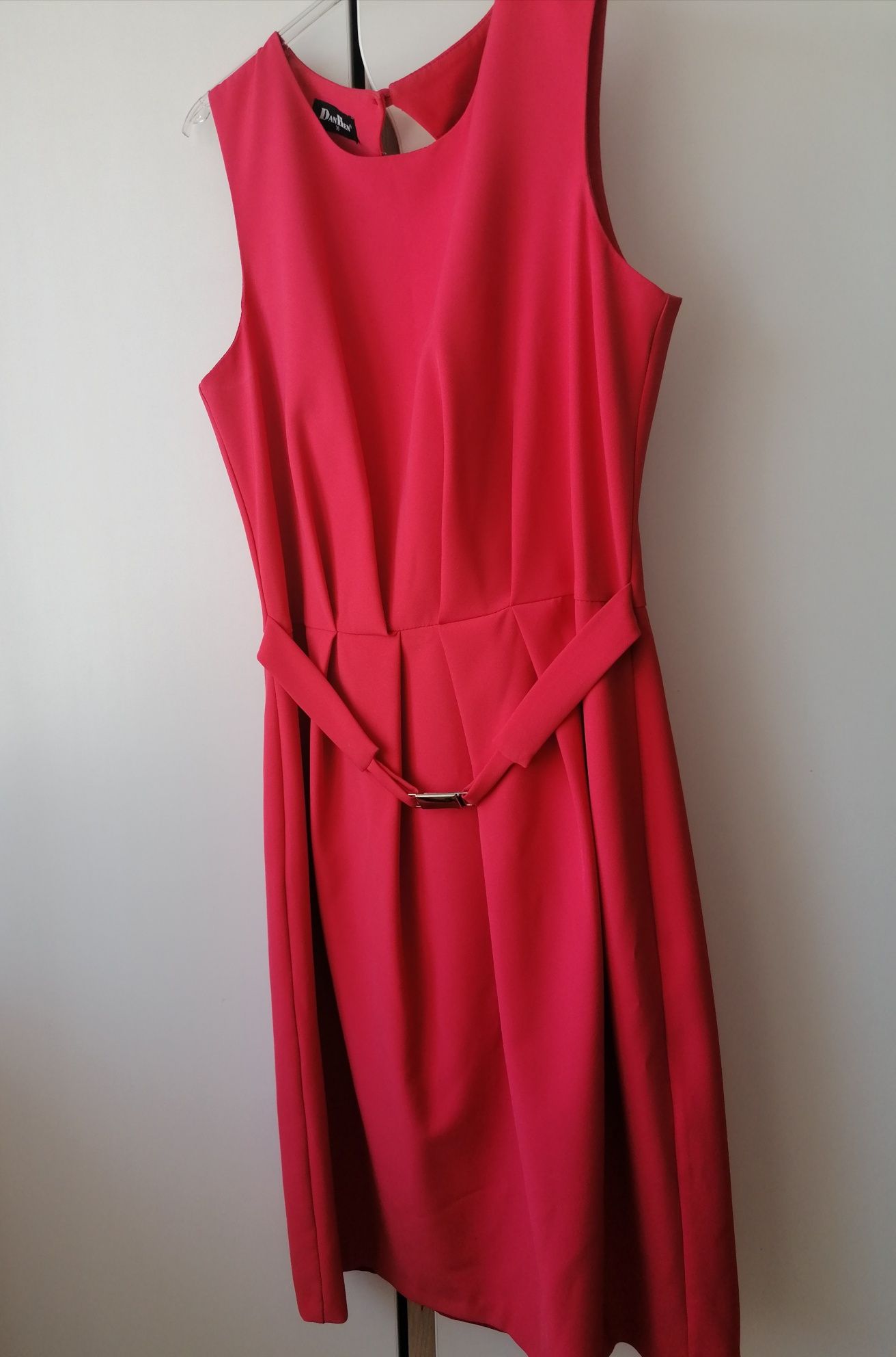 Różowa sukienka z ozdobnym paskiem S 36