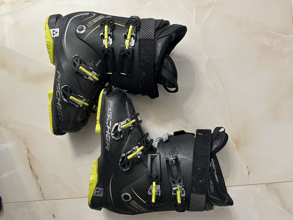 Продам лыжные ботинки