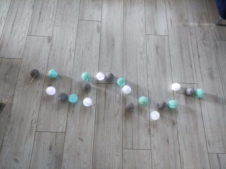 Lampki LED kule świetlne na baterie + gwiazdki na sufit fluorescencyjn