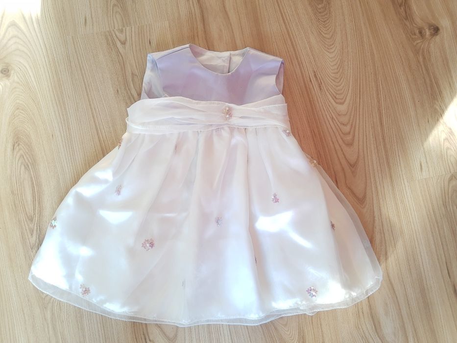 Sukienka rozmiar na metce, spodenki 2 sztuki.