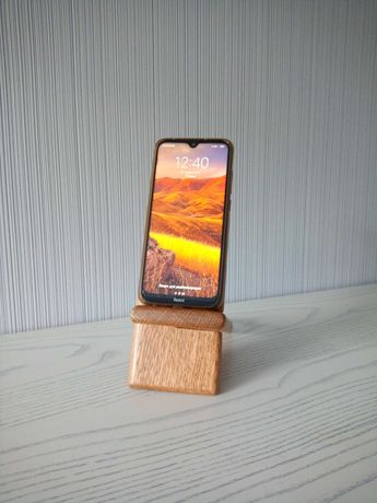 Деревянная подставка для телефона/планшета