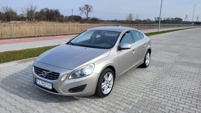 Volvo S60 salon Pl benzyna 150PS serwis 2012/2013 prywatny