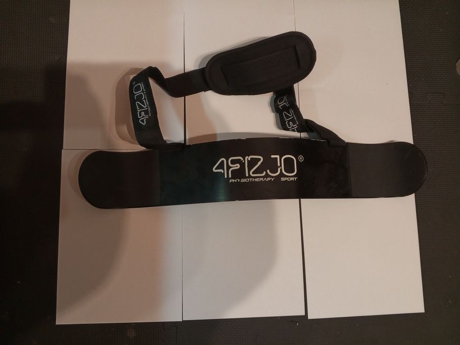 Przyrząd na którym ćwiczy się mega bicepsy.