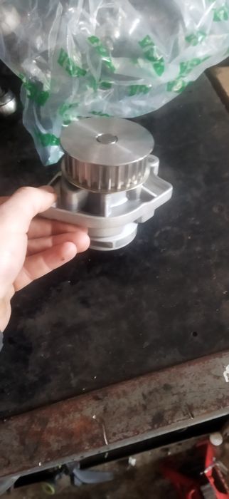 Помпа на VW 1.4 бензин