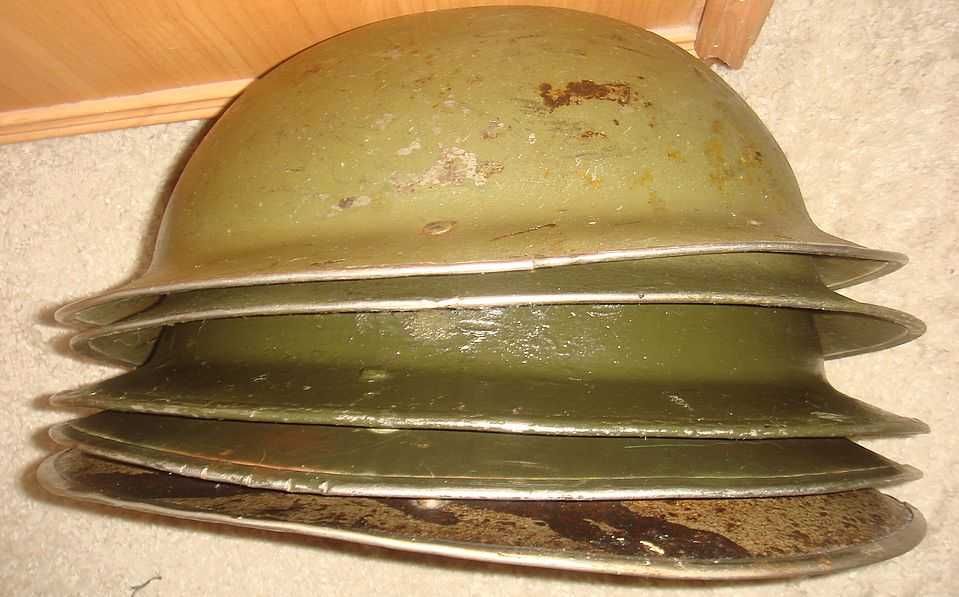 Британский стальной  шлем-
"тарелка" Мк2