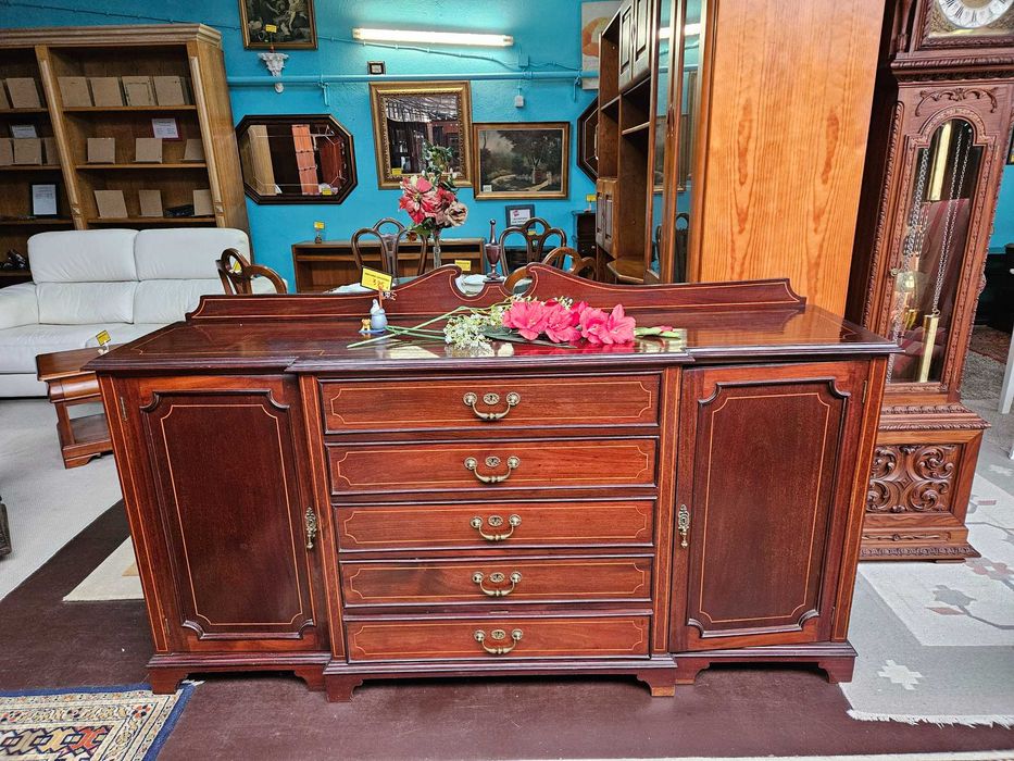 Aparador estilo D. Maria - óptimo estado geral