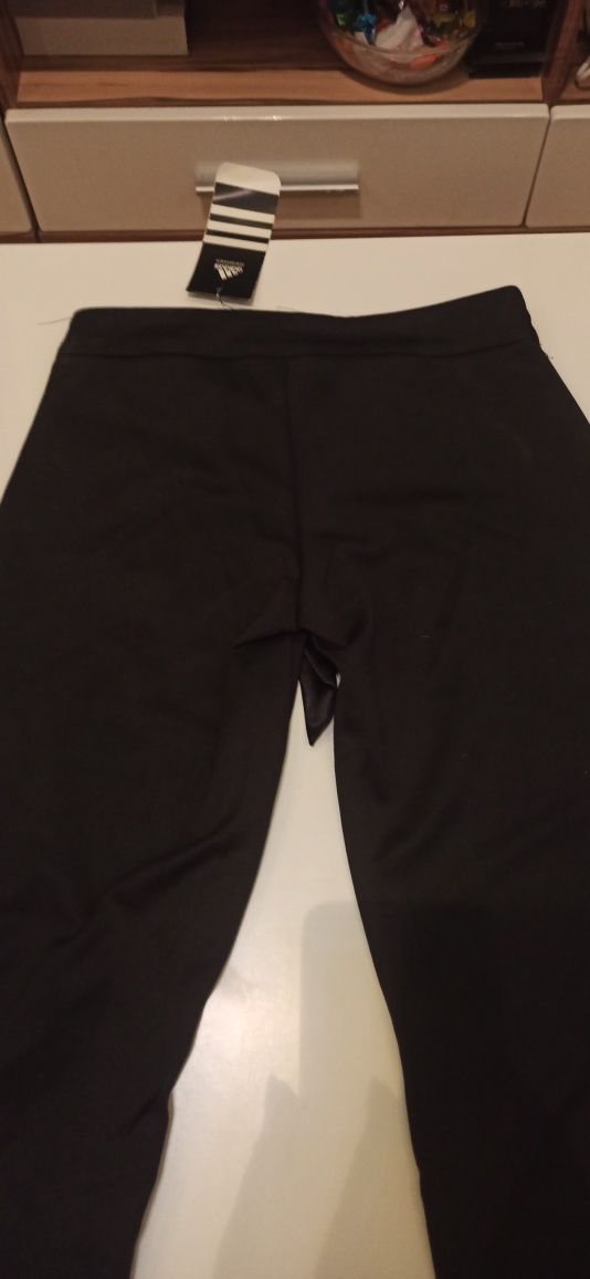 Super spodnie Adidas Nowe rozmiar z metki M