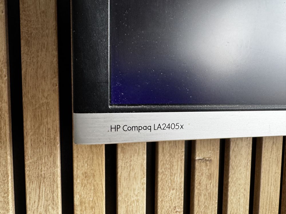 Monitor HP 24 cale La2405x z uchwytem obrotowy do sciany