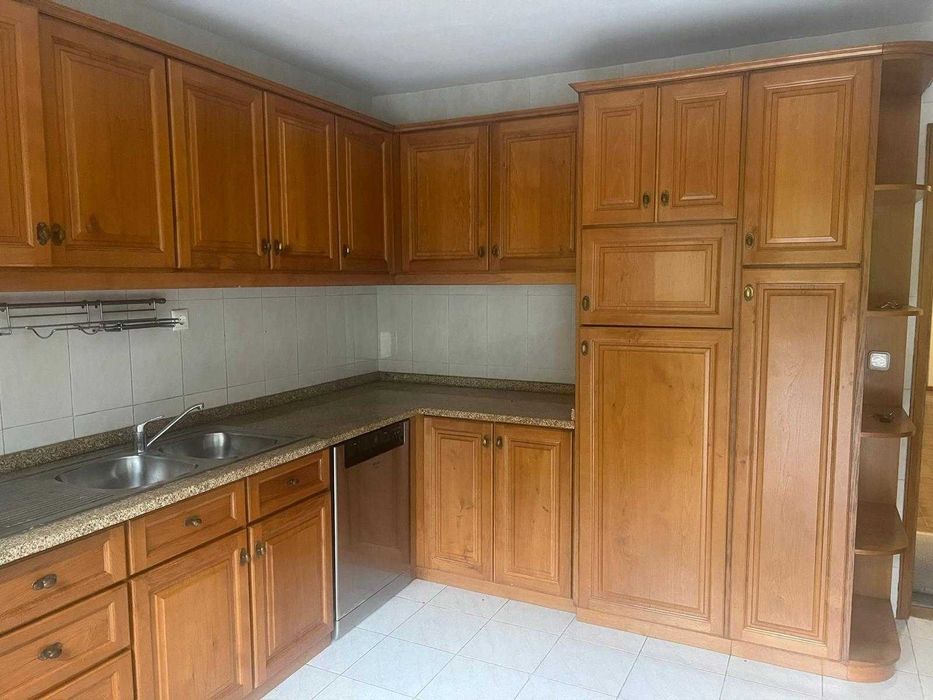 Vendo cozinha em madeira quase nova ,com ou sem eletrodomesticos