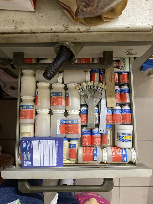 Продам зуботезнический стол, инструменты, компрессор, печка Programat